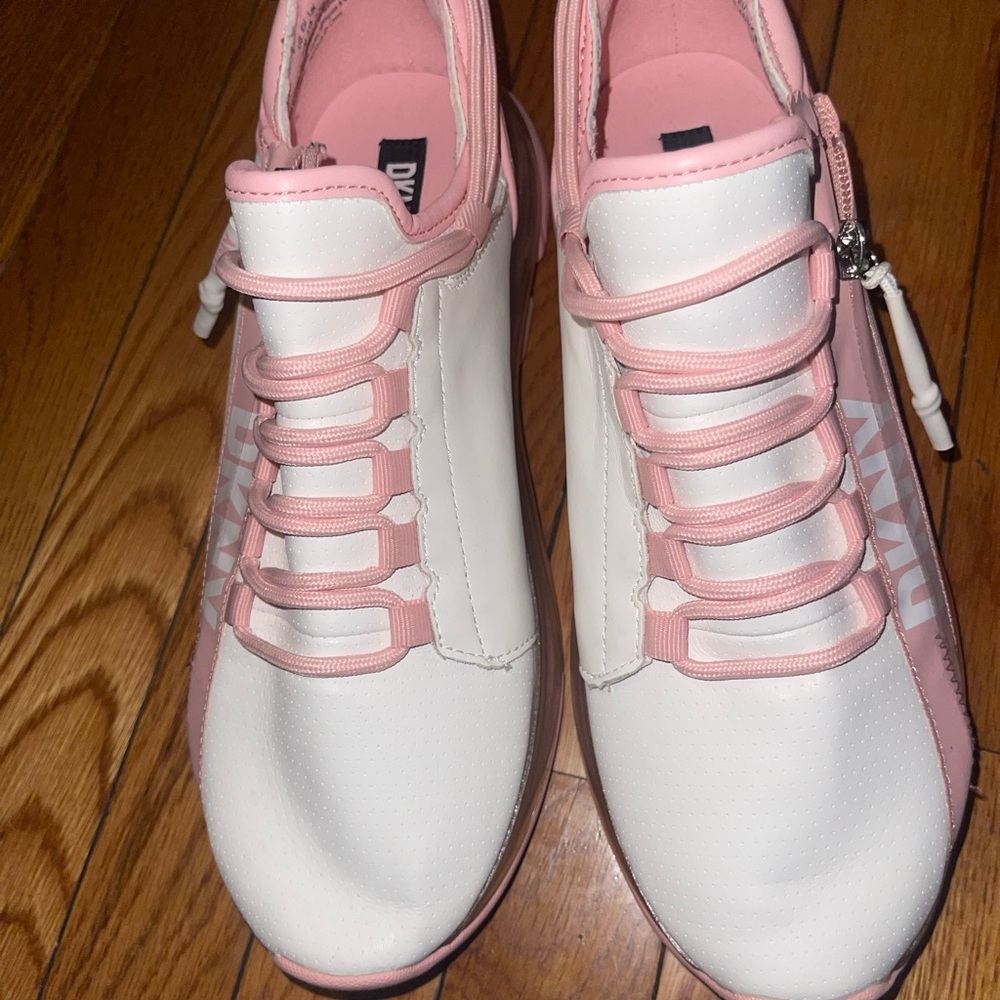 ๐ DKNY WOMAN SNEAKERS. Like new condition - Picture 5 of 8